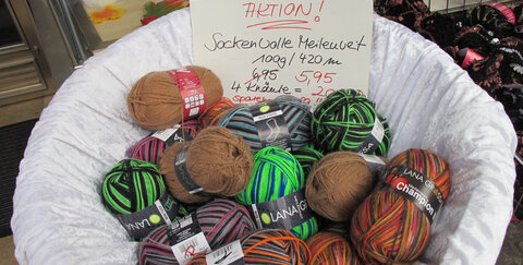 Sockenwolle bei der Stricknadel im Angebot - KÖ83