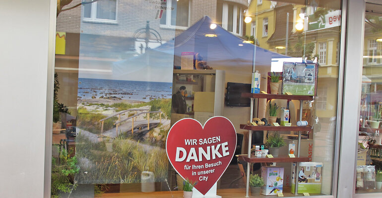 Schaufenstergestaltung zum Familienfest 2015 bei Vierbaum