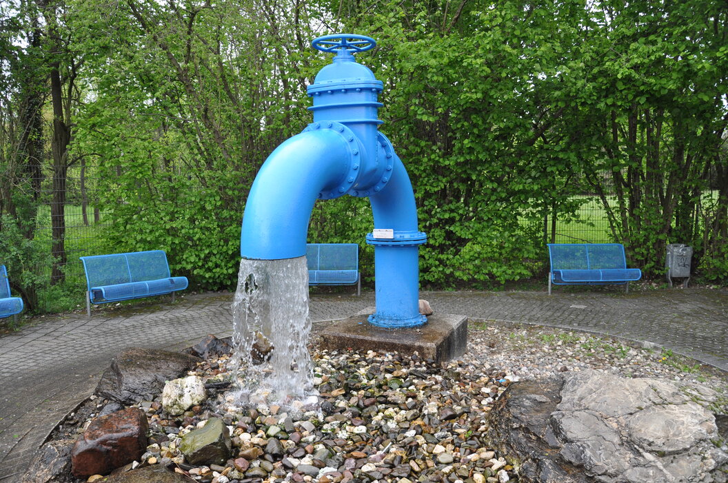 Brunnen_vor_dem_Wasserwerk_Eschmar