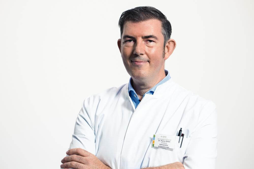 G├╢bel-Pierre-quer