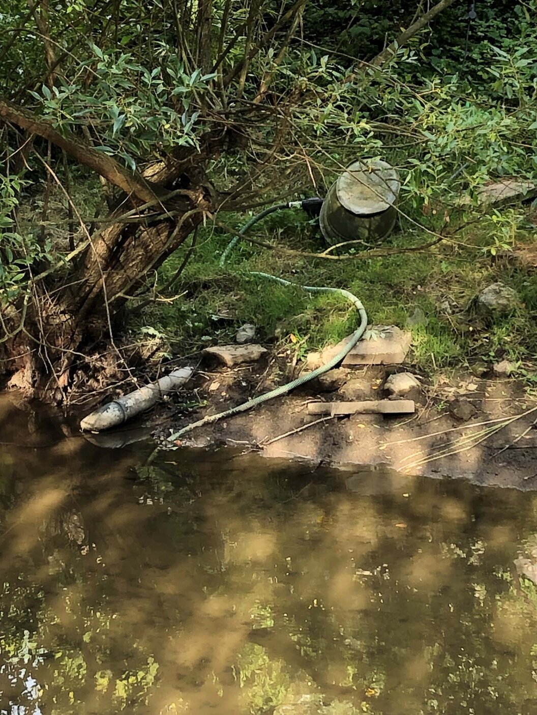 Illegale_Pumpe_am_Mühlengraben (1)