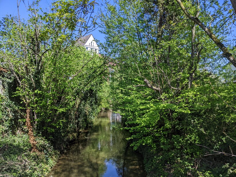 Mühlengraben_Sieglar_mit_alter_Mühle_im_Hintergrund