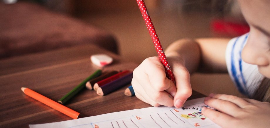 picjumbo-com-child-865116-1280