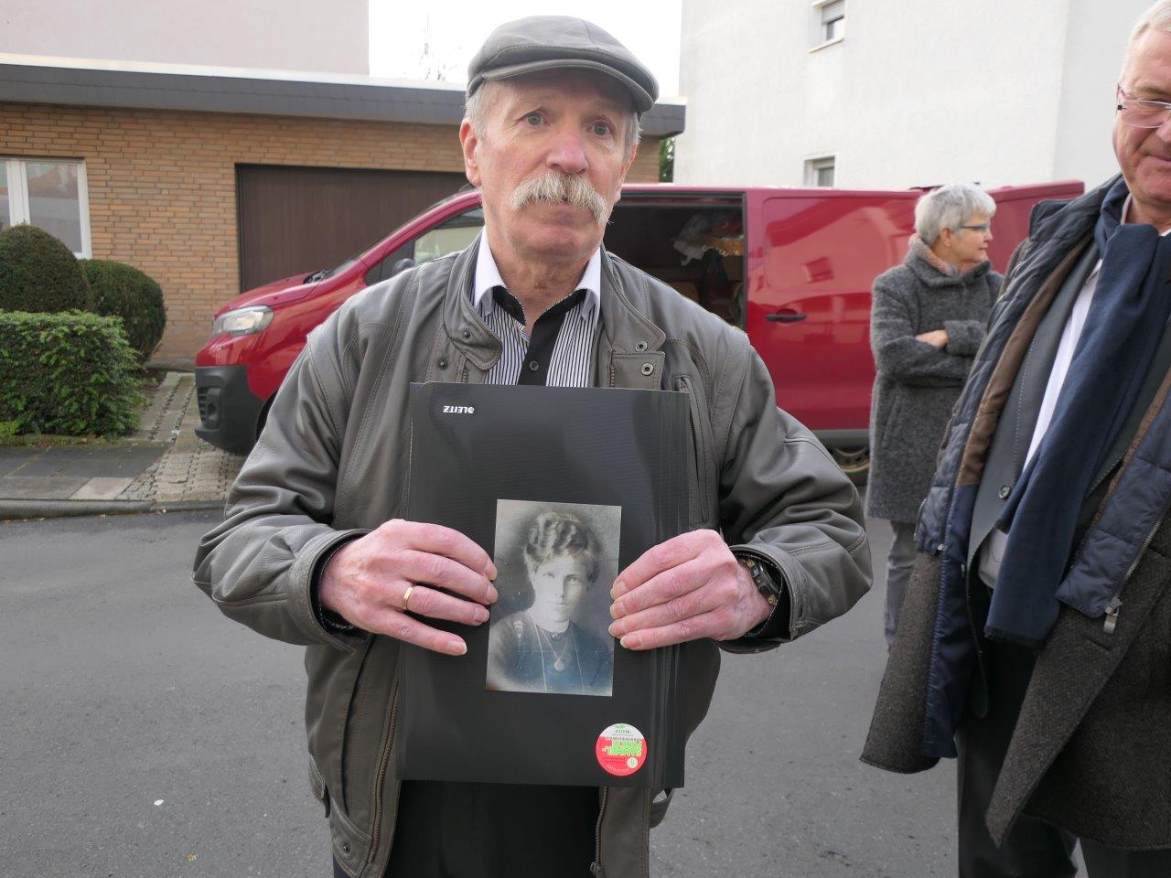Presse_Stolpersteine_Anton_und_Philipp_Hamacher_und_Gertrud_Brenner_Jablonski_Demnig_Stationsweg_Nordstraße__2_