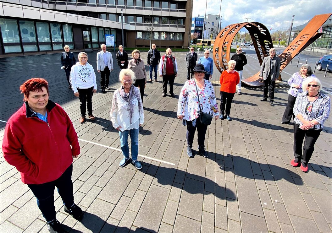 Seniorenbeirat_vor_dem_Rathaus