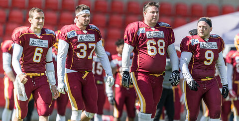 Die Teamcaptains der Jets gehen mit gutem Beispiel voran (Foto: Bernd-Udo Wiedicke).