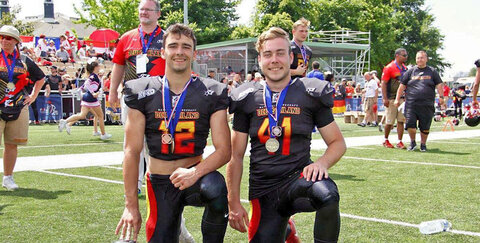 Die Nationalspieler Etienne Keßler-Martinez und Henrik Riemann (rechts) präsentieren stolz ihre Bronzemedaillen (Foto: Anja Weitz).