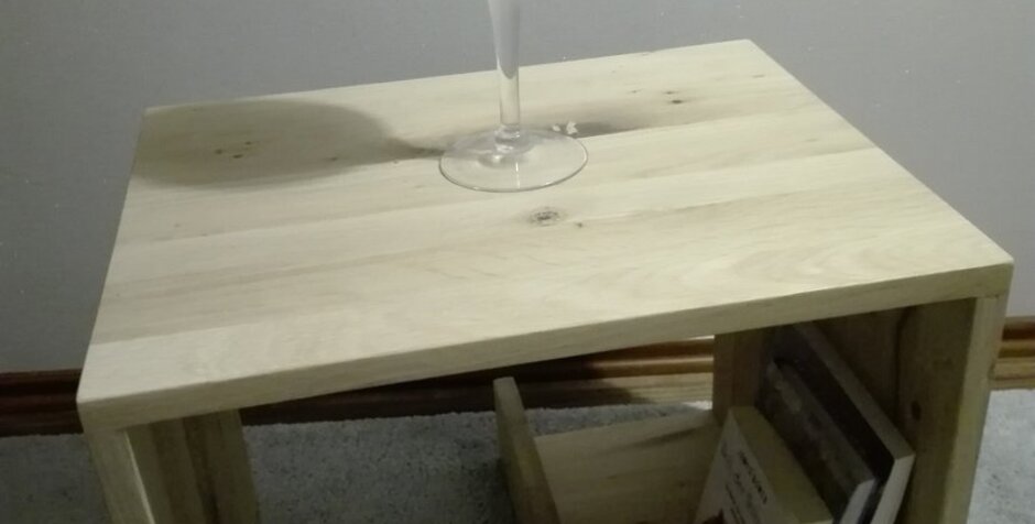 Couch-Beistelltisch aus massiver Eiche