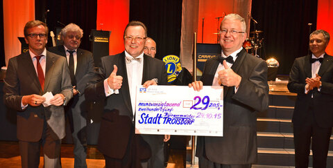 Bürgermeister Klaus-Werner Jablonski und Eric Schütz  