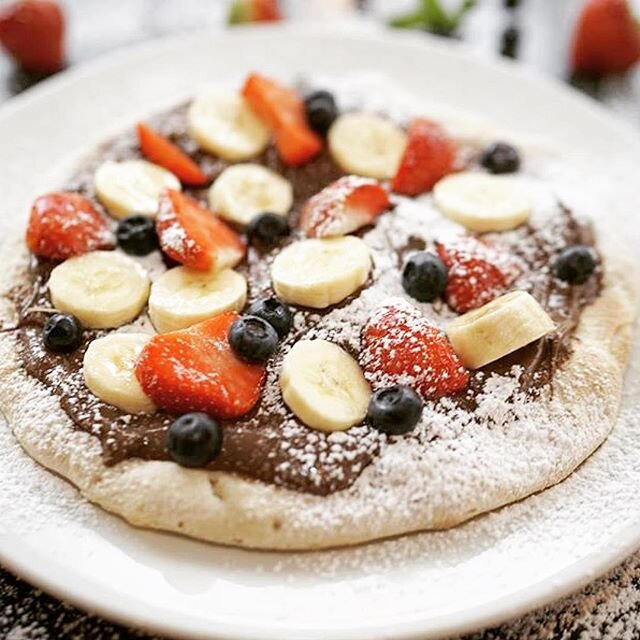 Es gibt wenig was die beste Pizza noch übertreffen kann aber die Pizza con Nutella gibt ihr Bestes
