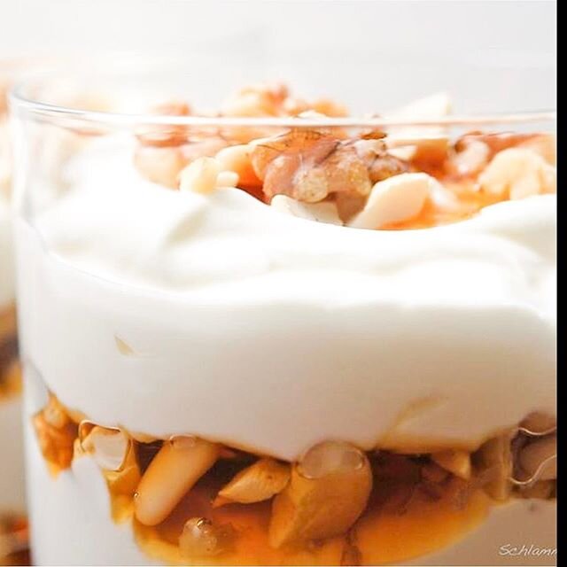 Leckere Spezialitäten bei biene4you am Samstag Ab 1200 Uhr gibt es diesen Joghurt mit Honig  und Mandeln für euch Schaut mal vorbei