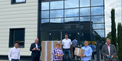 (v.l.) Kiriakos Kovousiadis (Kenotec), Bürgermeister Klaus-Werner Jablonski, Raissa Konstantinova (Seniorenhaus Hermann-Josef-Lascheid), Marc Melcher (memoplast), Siegfried Probst (Kenotec) und Wolf-Dieter Grönwoldt (TROWISTA)