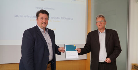 Bürgermeister Alexander Biber (links) mit TROWISTA-Geschäftsführer Wolf-Dieter Grönwoldt