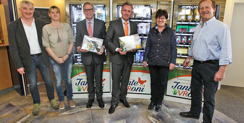 Tante VRoni in der Geschäftsstelle der VR-Bank Rhein-Sieg in Lohmar-Heide