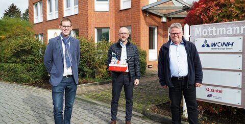 BUZ: (v.l.) Fabian Wagner (TROWISTA), Ralph Servais und Manfred Neumann (beide WONH Europe)