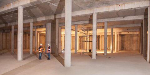 Das imposante Regenrückhaltebecken unter dem Festplatz